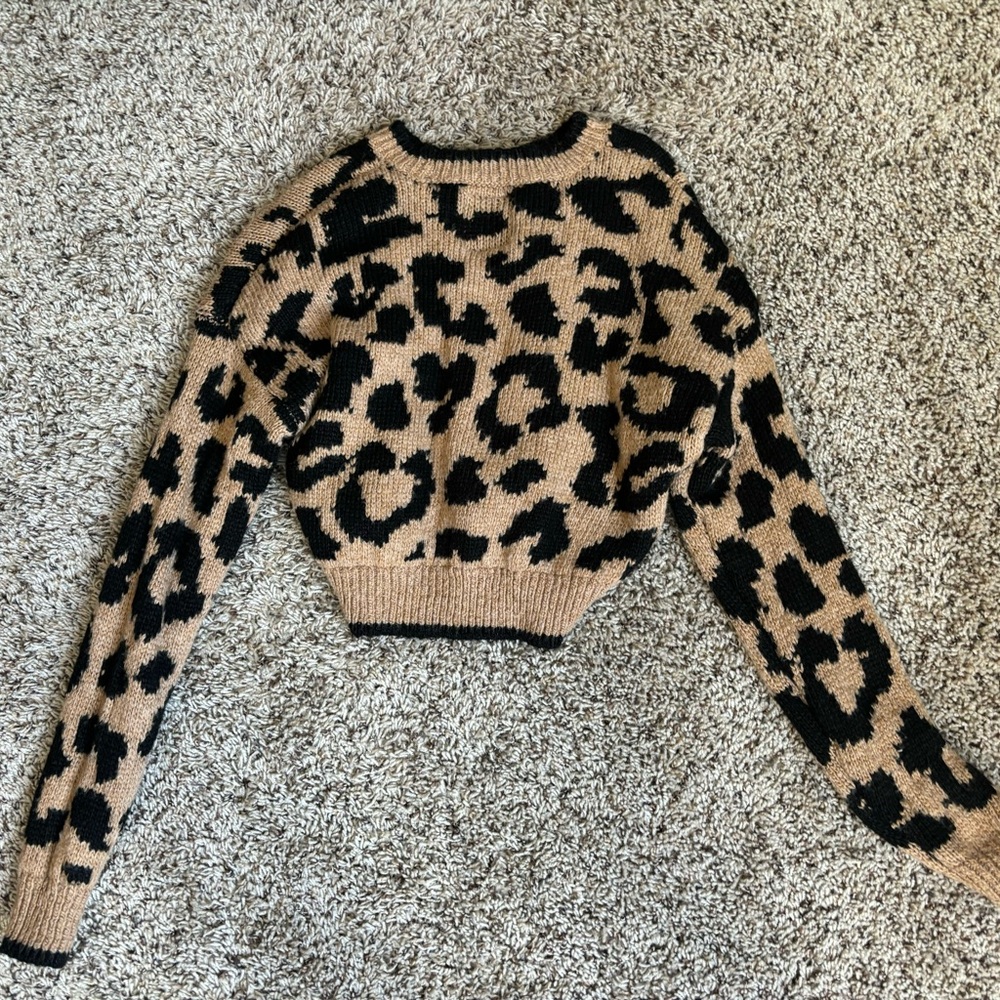 Hollister cheetah crop top sweater XS